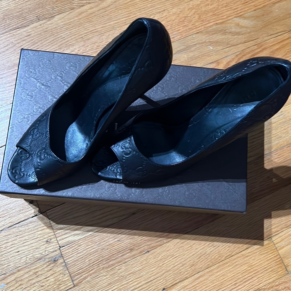 Gucci black pumps